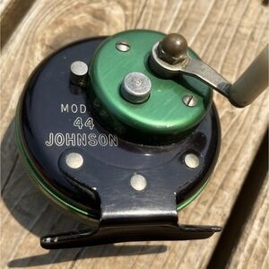 VINTAGE JOHNSON MODEL 44 FISHING REEL USA B123
